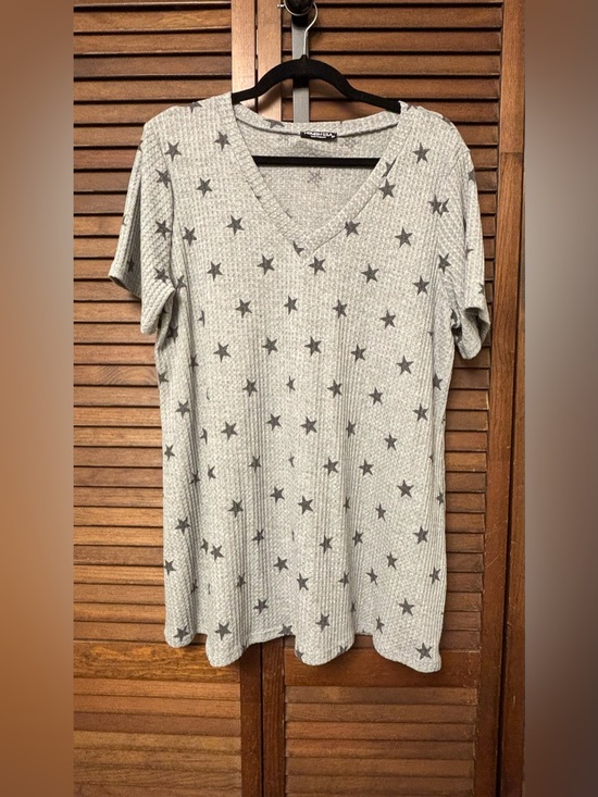 HEIMISH USA Tops - New HEIMISH USA Heather Gray with Star Print V-Neck Tunic Top